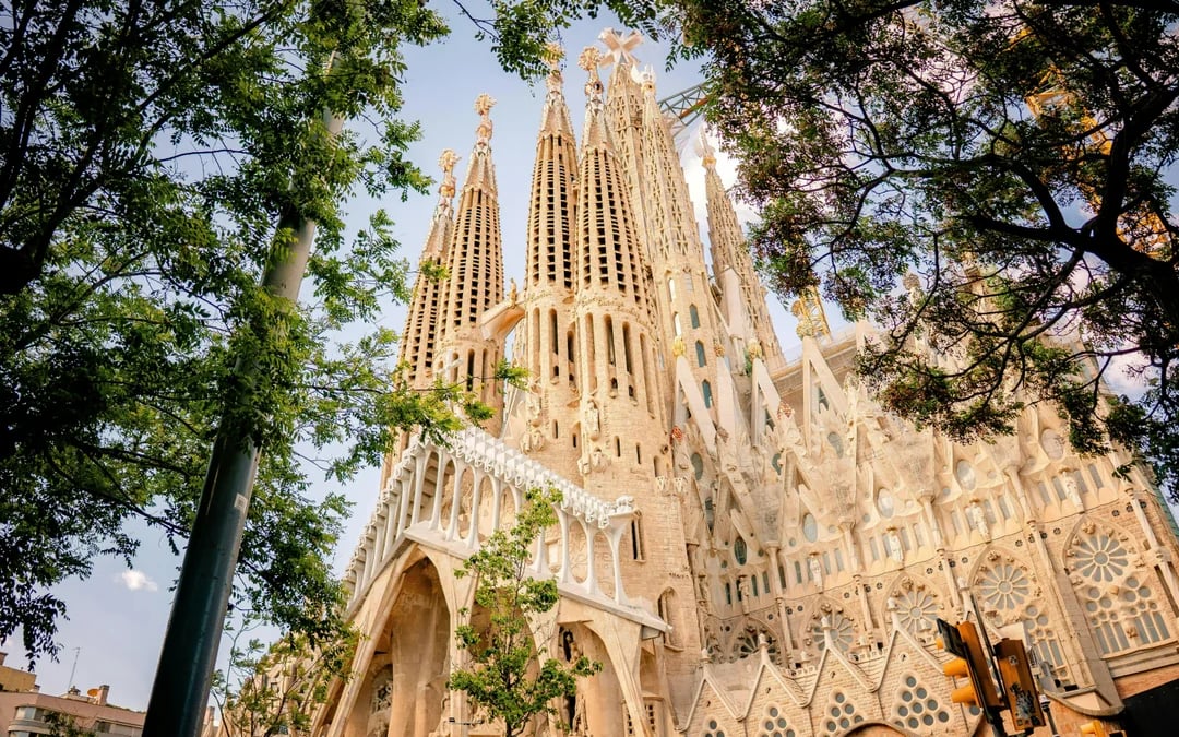 Best of Barcelona: Sagrada Familia, Park Güell, Montjuic & Gothic Quarter Guided Tour Image 4