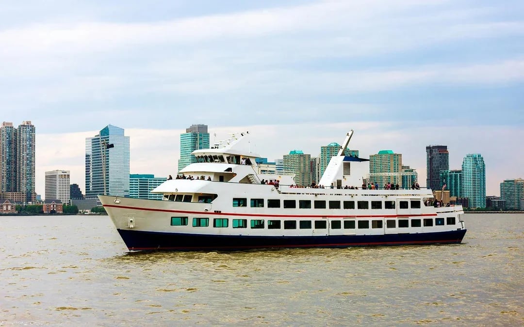 Best of NYC: Hop-on Hop-off Tour + Empire State Building Tickets + Circle Line Cruise Image 4