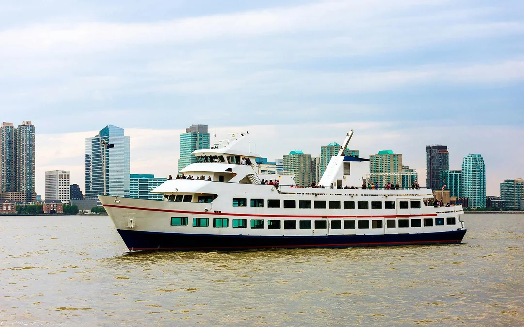 Best of NYC: Hop-on Hop-off Tour + Empire State Building Tickets + Circle Line Cruise Image 4