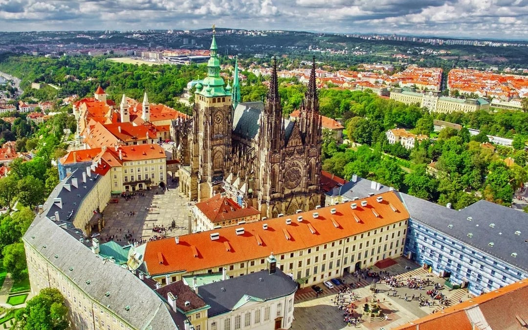 Best of Prague: City Tour by Boat, Bus and on Foot Image 10