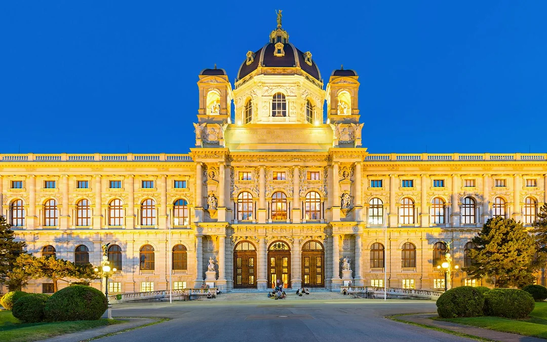 Big Bus: 1.5 Hour Vienna Evening Bus Tour with Live Guide Image 5