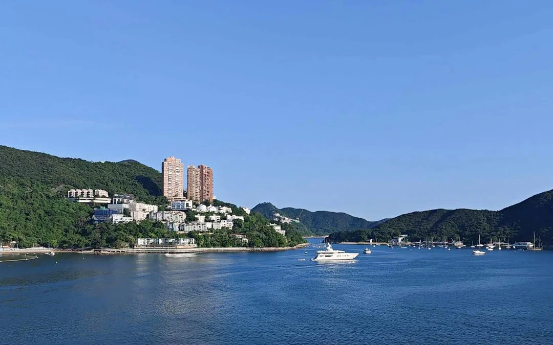 Big Bus: Hong Kong Hop-on Hop-off Bus Tour with Victoria Harbor Ferry Transfer Image 12