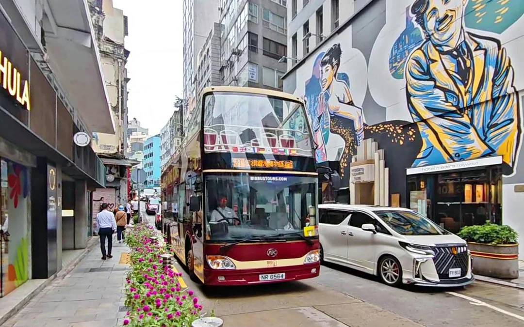 Big Bus: Hong Kong Hop-on Hop-off Bus Tour with Victoria Harbor Ferry Transfer Image 3