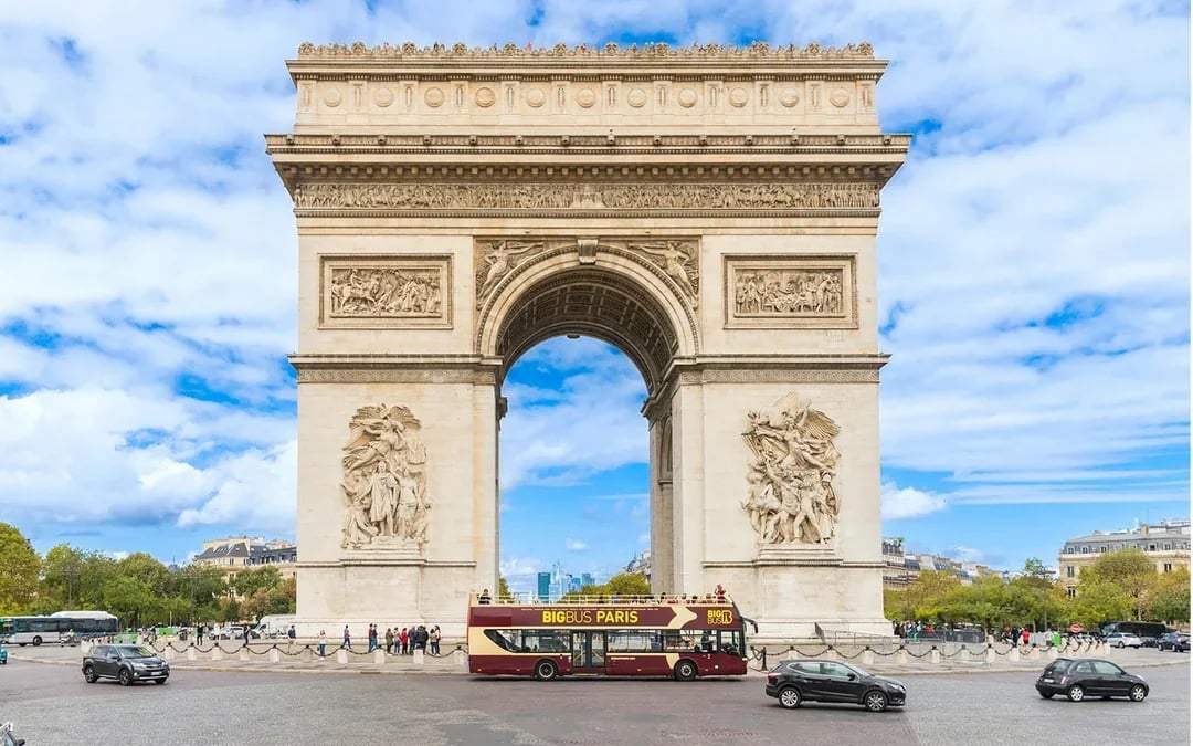 Big Bus: Paris Hop-on Hop-off Bus Tour & Pantheon Entry Tickets Image 6
