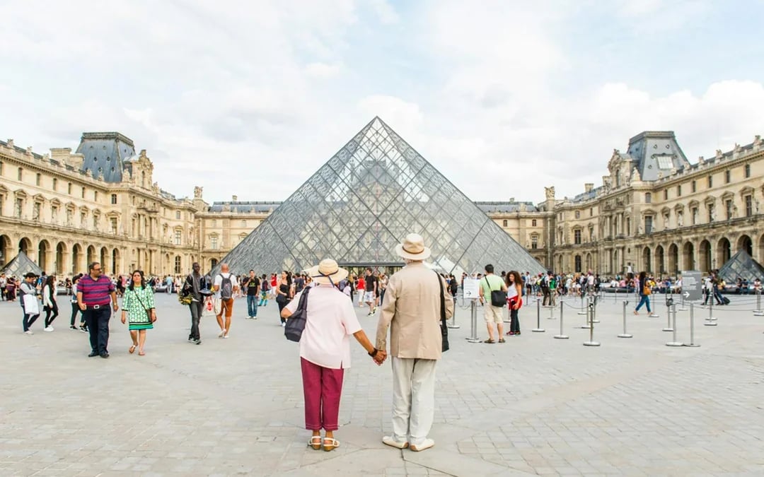 Big Bus: Paris Hop-On Hop-Off Bus Tour + Seine River Cruise Image 6