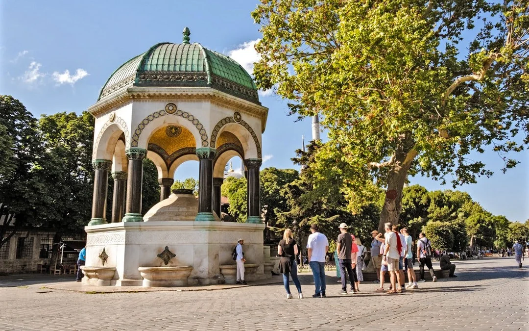 Blue Mosque + Hagia Sophia Small-Group Guided Tour with Entry Tickets Image 5