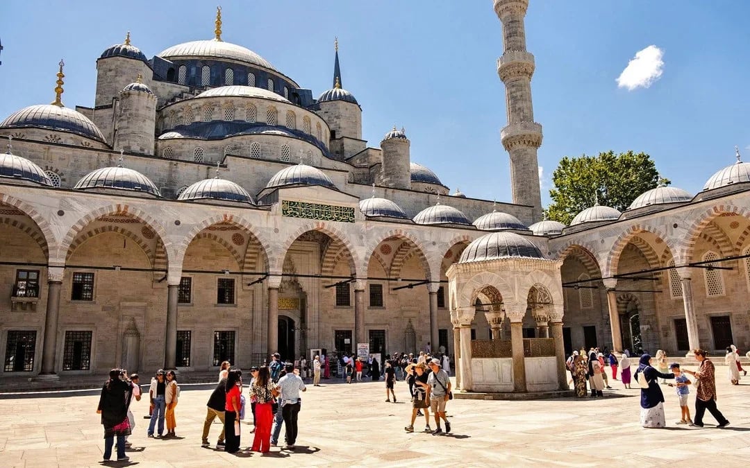Blue Mosque + Hagia Sophia Small-Group Guided Tour with Entry Tickets Image 6