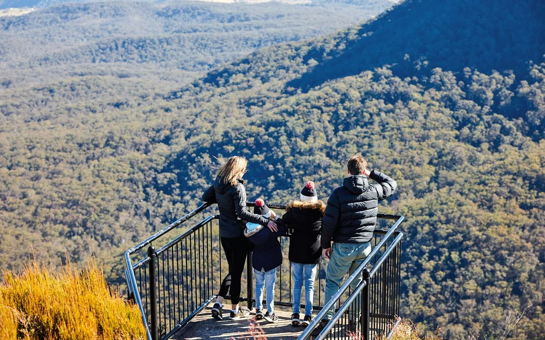Blue Mountains Beat-the-Crowd Tour: Scenic World, Sydney Zoo & Harbour Ferry Return Image 1