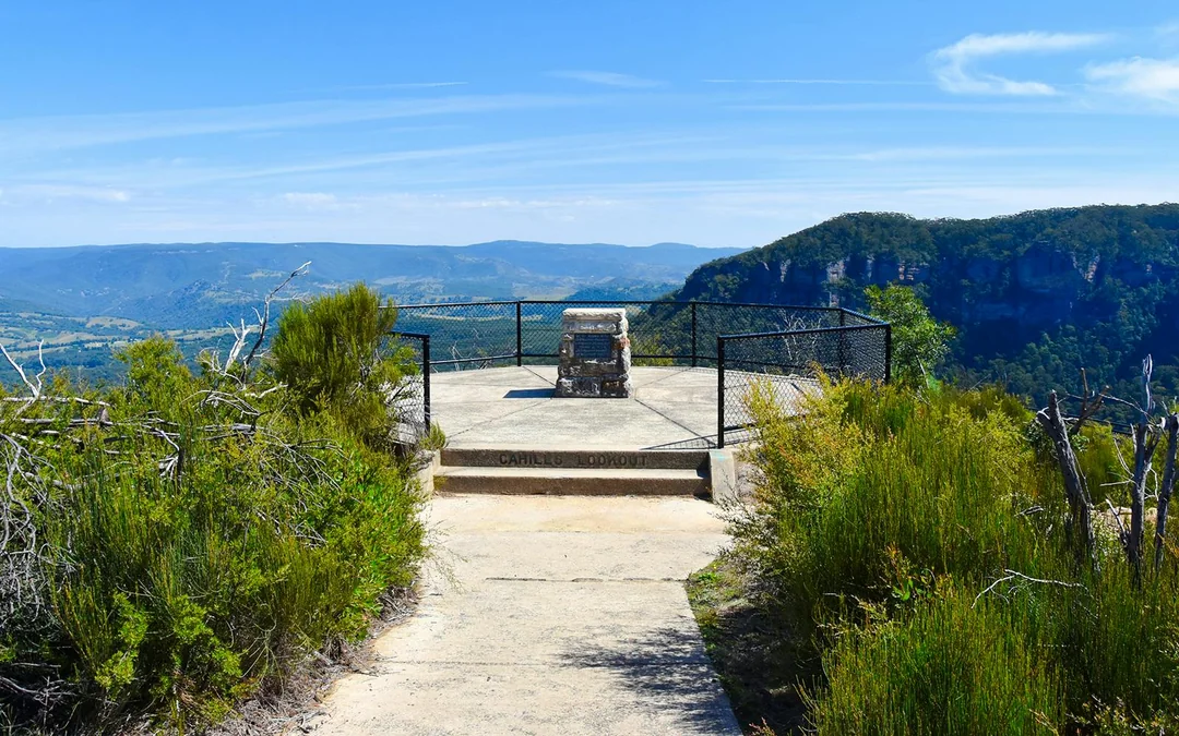 Blue Mountains Tour with Scenic World & Sydney Zoo or Featherdale Wildlife Park Image 1
