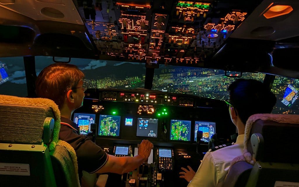 Boeing 737 Flight Experience at Singapore Flyer Image 5