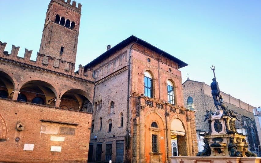 Bologna Self-Guided Murder Mystery City Exploration Game Image 7