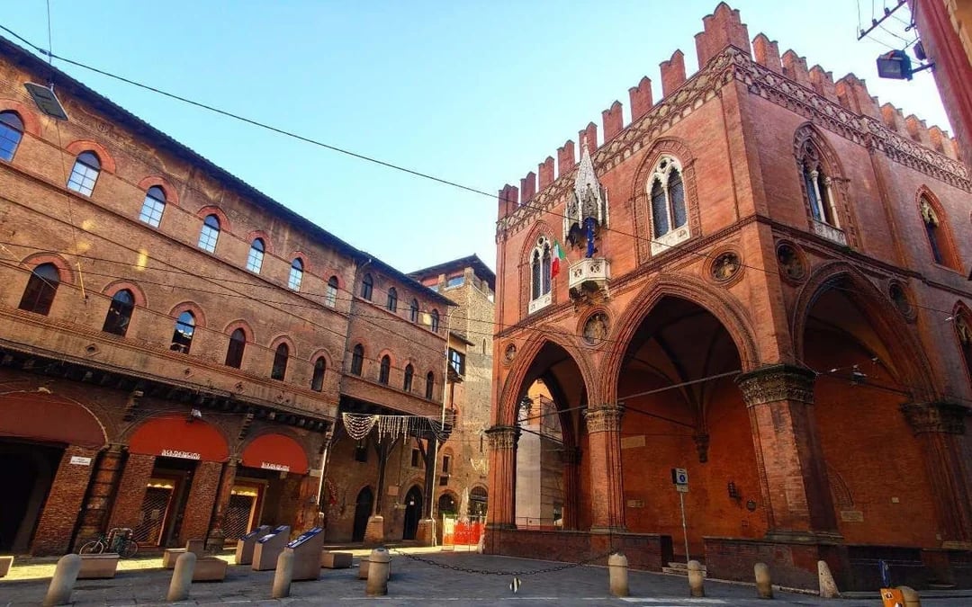 Bologna Self-Guided Murder Mystery City Exploration Game Image 9
