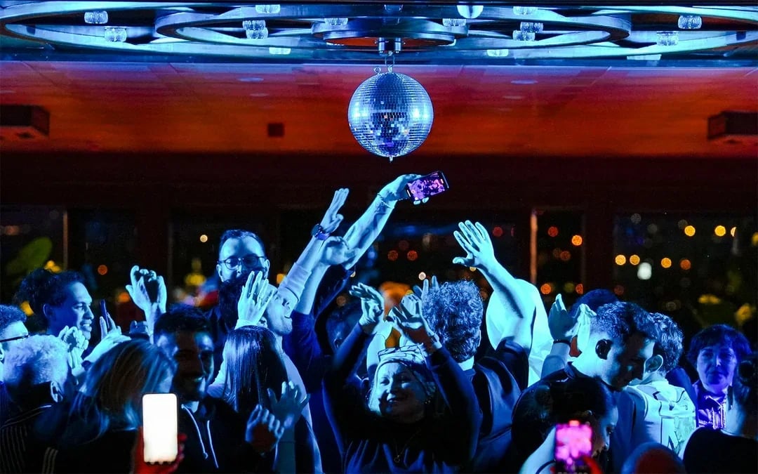 Bosphorus 4-Course Dinner Cruise with Live Show & Private Table Image 7
