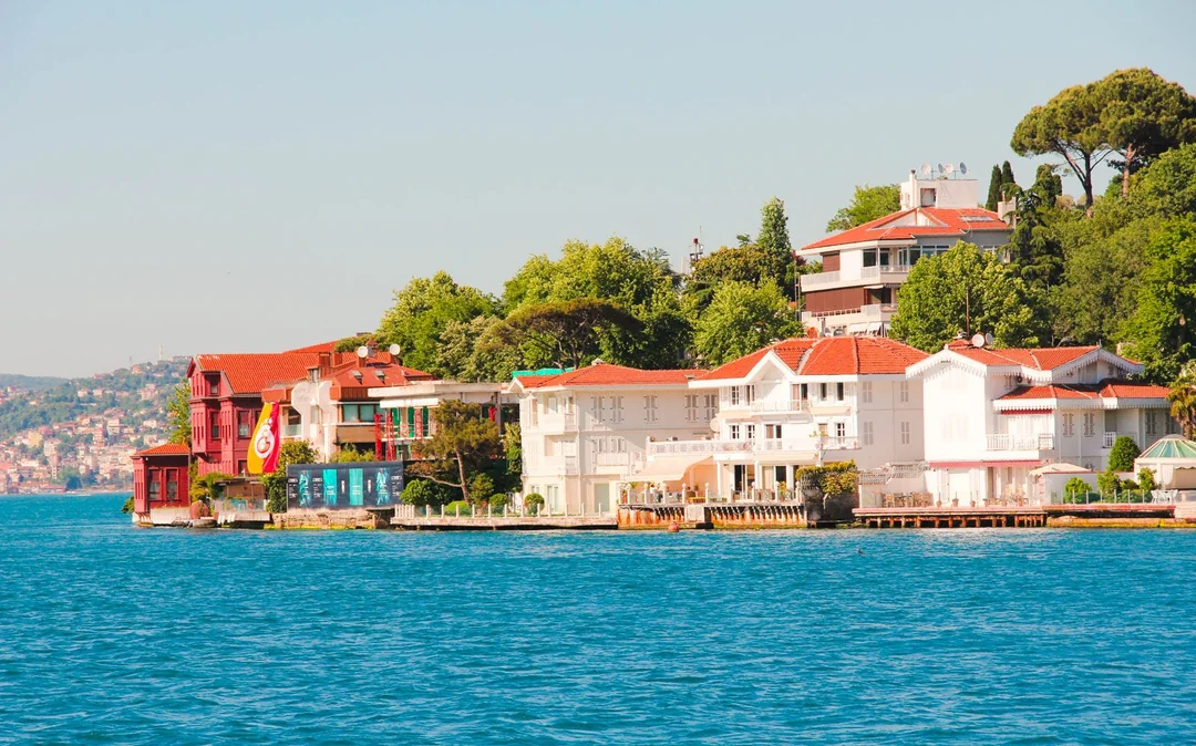 Bosphorus & Black Sea 2-Course Lunch Cruise with Swimming Opportunity Image 2