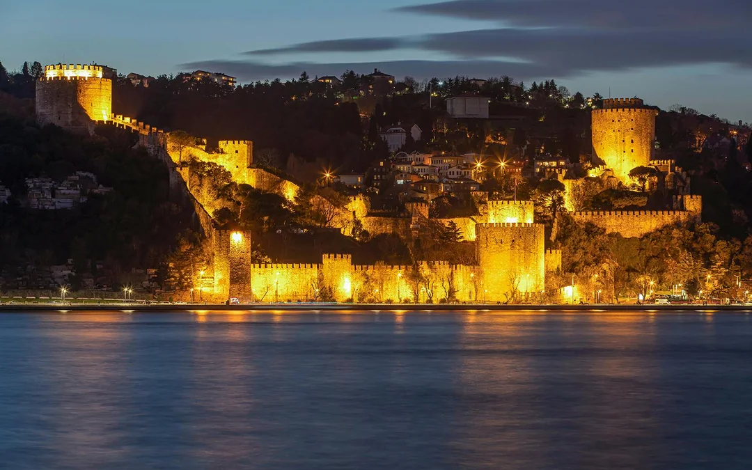Bosphorus Cruise with 3-Course Dinner & Turkish Night Show Image 9