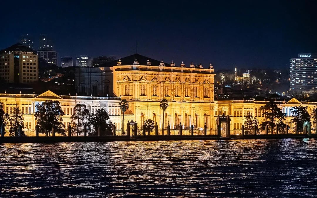 Bosphorus Dinner Cruise with Turkish Show & Live Music Image 9