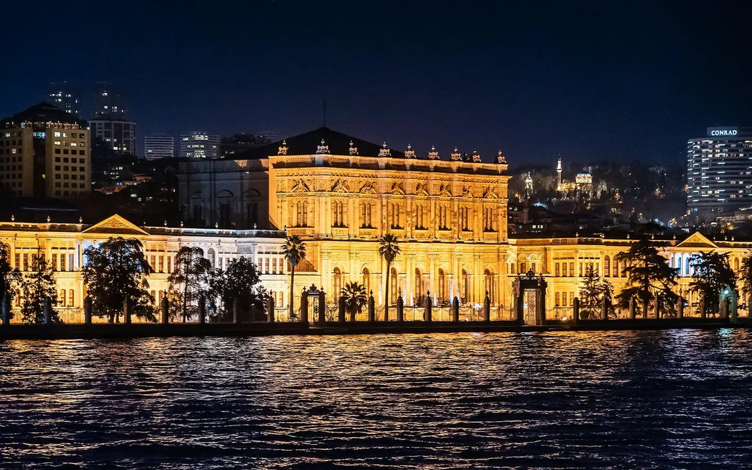 Bosphorus Dinner Cruise with Turkish Show & Live Music Image 9