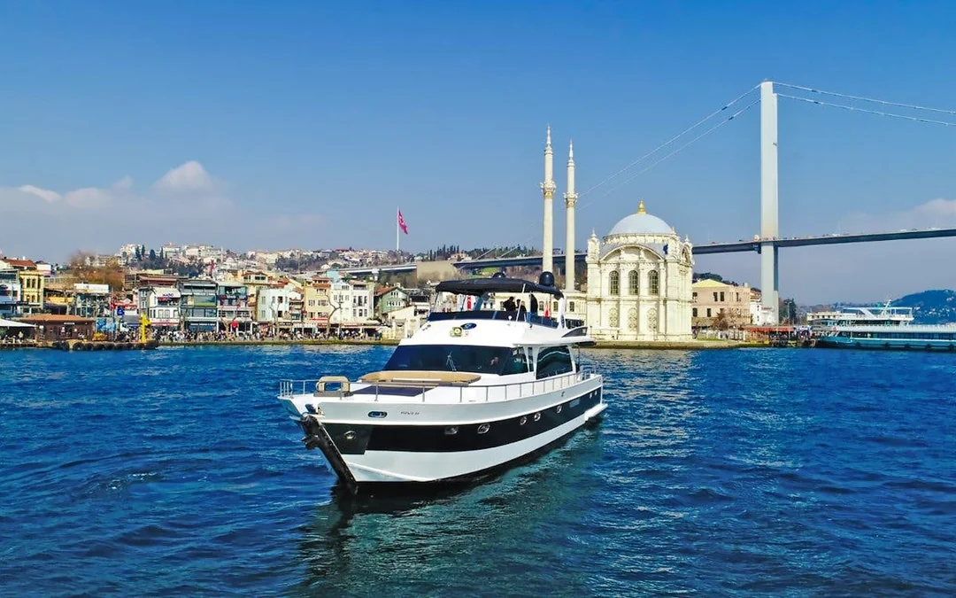 Bosphorus Private Luxury Yacht Cruise with Dinner, Drinks & Transfers Image 1