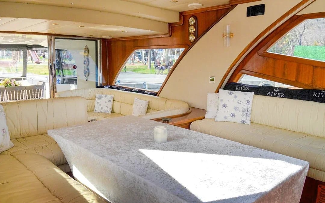 Bosphorus Private Luxury Yacht Cruise with Dinner, Drinks & Transfers Image 11