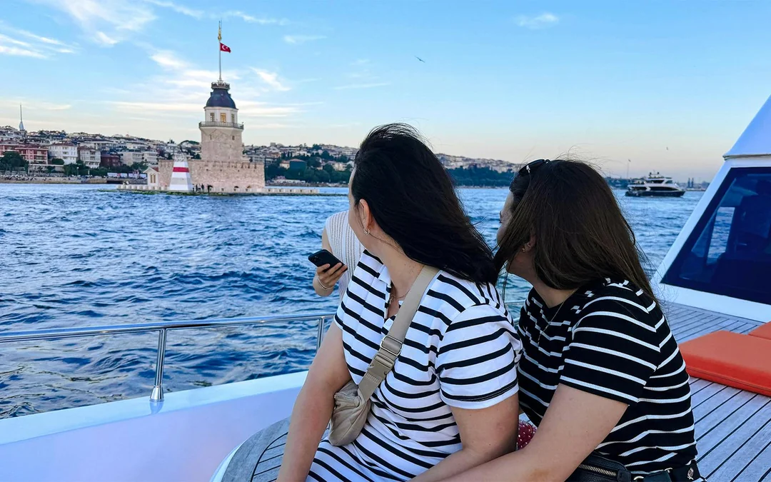 Bosphorus Private Luxury Yacht Cruise with Dinner, Drinks & Transfers Image 12