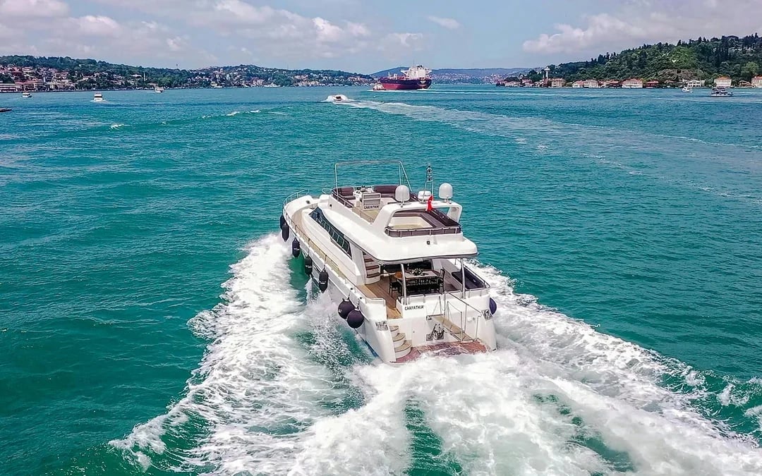Bosphorus Private Luxury Yacht Cruise with Dinner, Drinks & Transfers Image 10