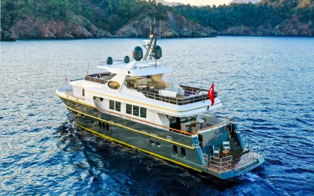 Bosphorus Yacht Sightseeing Cruise with Soft Drinks & Snacks Image 6
