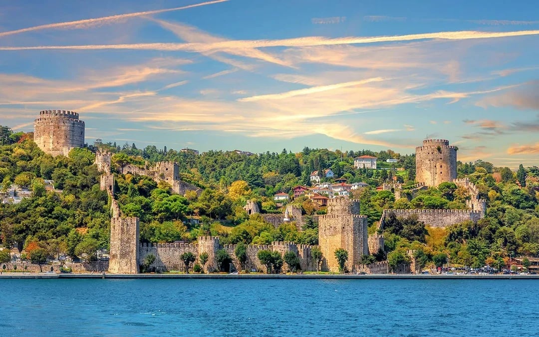 Bosphorus Yacht Sightseeing Cruise with Soft Drinks & Snacks Image 7