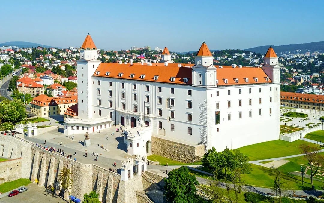 Bratislava Guided Walking Tour with Castle Entry Image 4