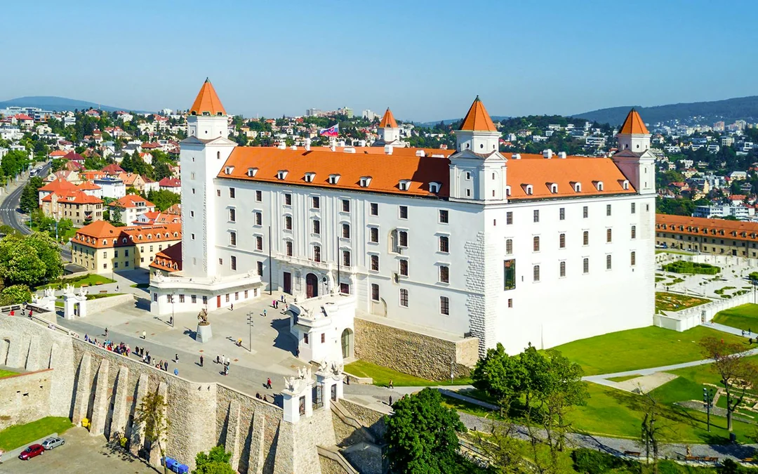 Bratislava Guided Walking Tour with Castle Entry Image 4