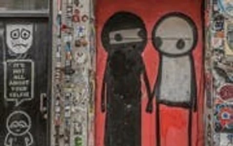 Brick Lane Guided Walking Tour: History, Street Art, and Food Markets Image 1