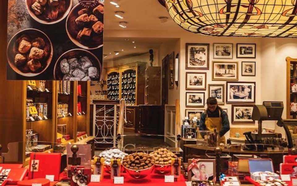 Brussels pass with hop-on ho-off tour, Atomium, Choco Story and more