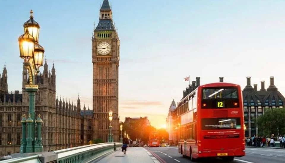 Buckingham Palace and Westminster Highlights Walking Tour