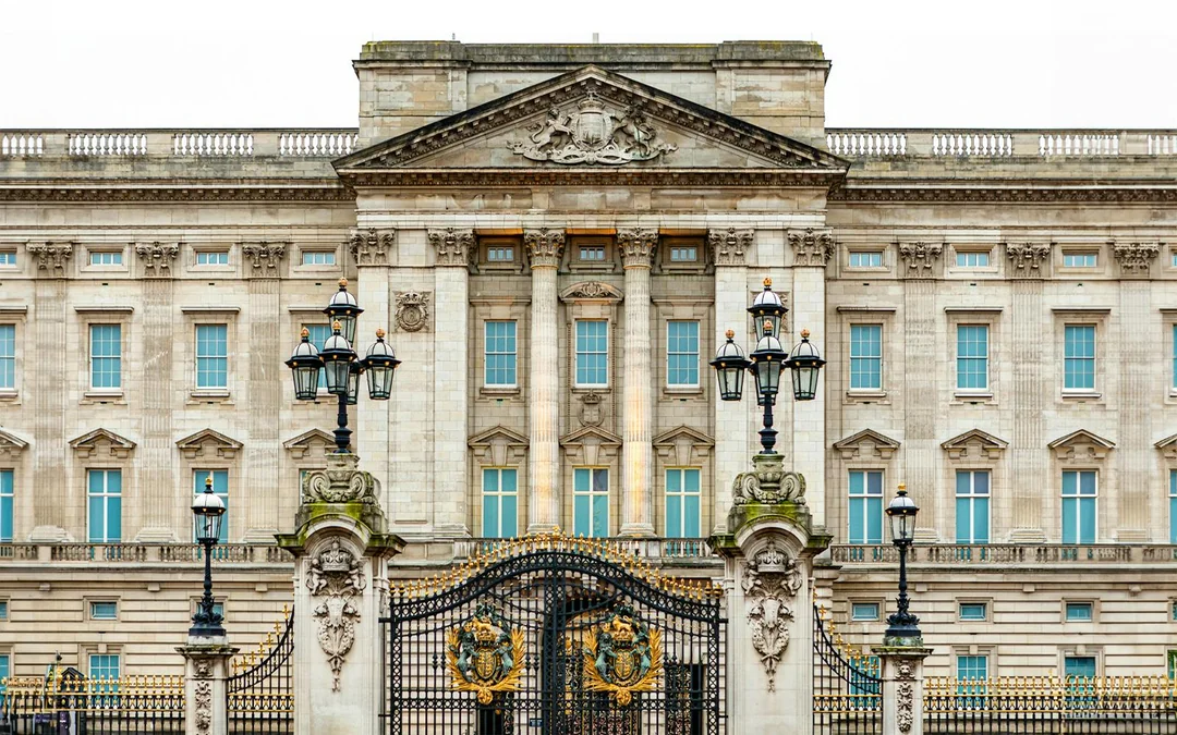 Buckingham Palace & Windsor Castle Full-Day Tour Image 1