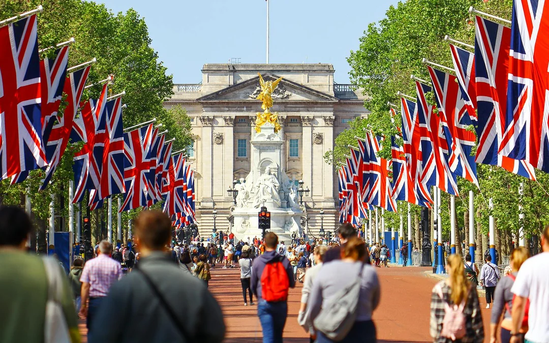 Buckingham Palace State Rooms Ticket with Royal Walking tour Image 1