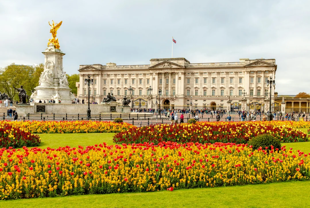 Buckingham Palace State Rooms Tickets & Changing the Guard Tour Image 1