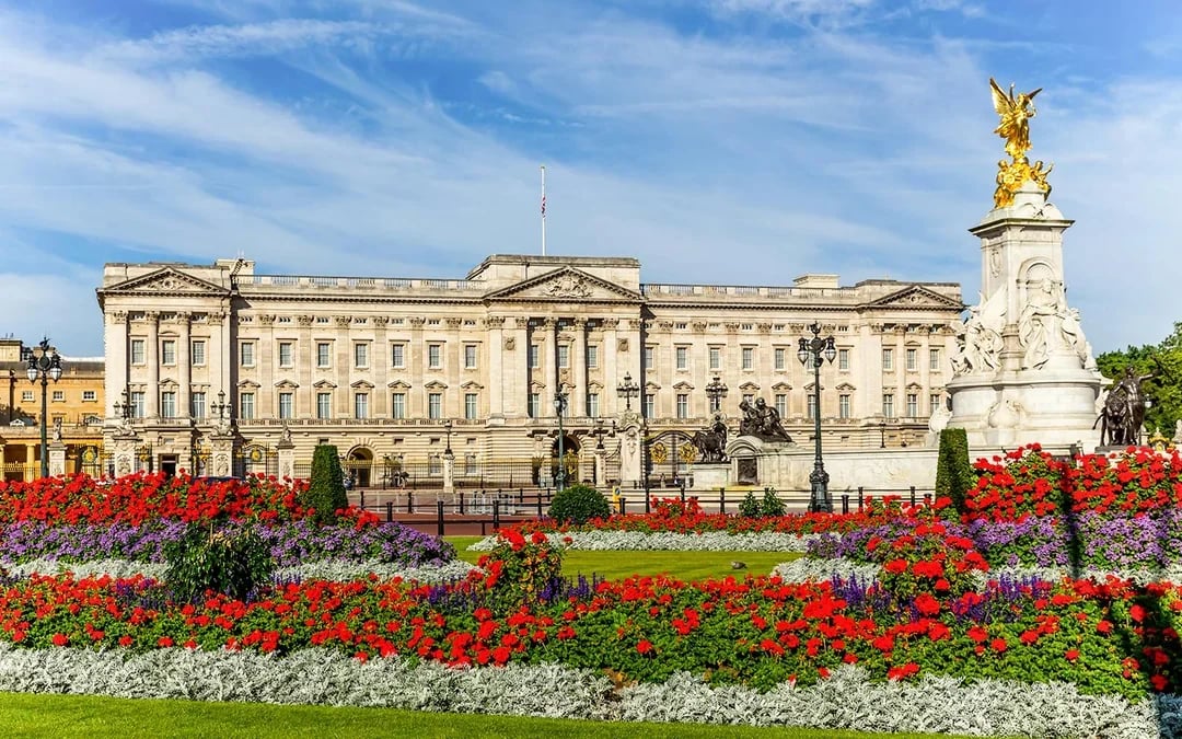 Buckingham Palace State Rooms Tickets & Changing the Guard Tour Image 6