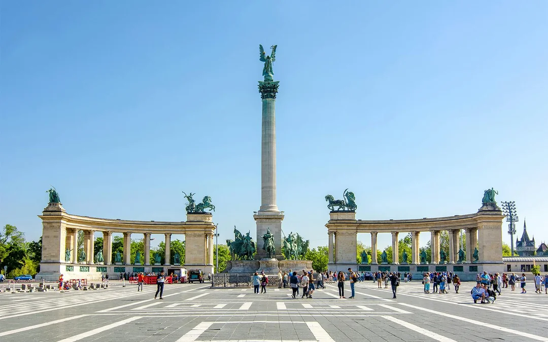 Budapest: 3-Hour Grand City Tour and Castle Walk Image 1