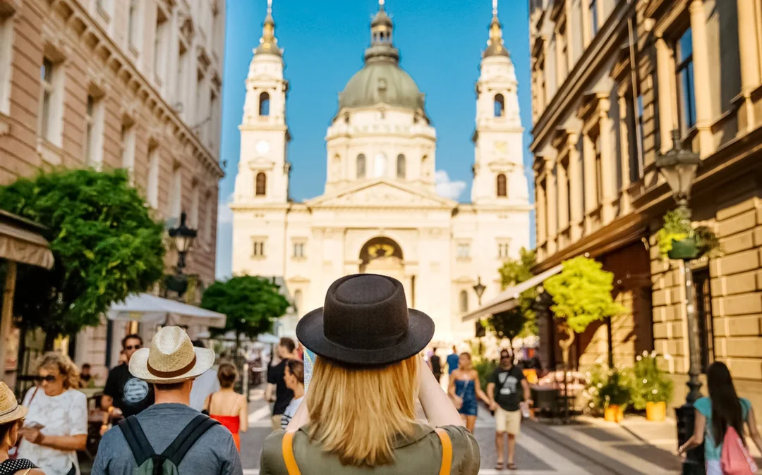 Budapest all in 1: 3-Hour Guided Bus Tour & 1-Hour Danube River Cruise Image 2