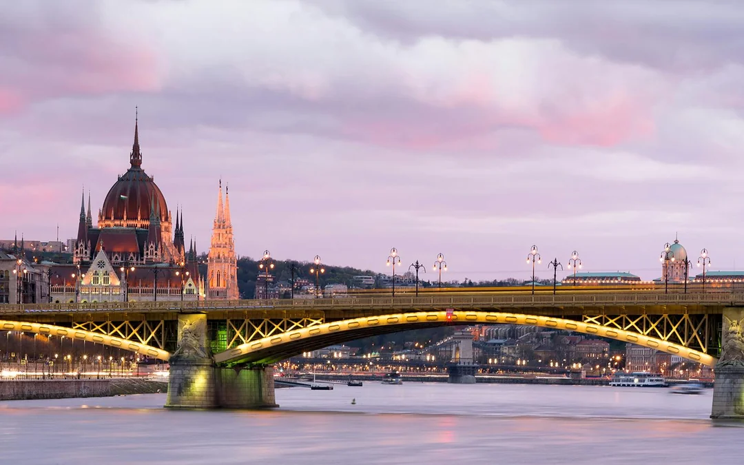 Budapest Danube River Candlelit Dinner Cruise with Live Music Image 9