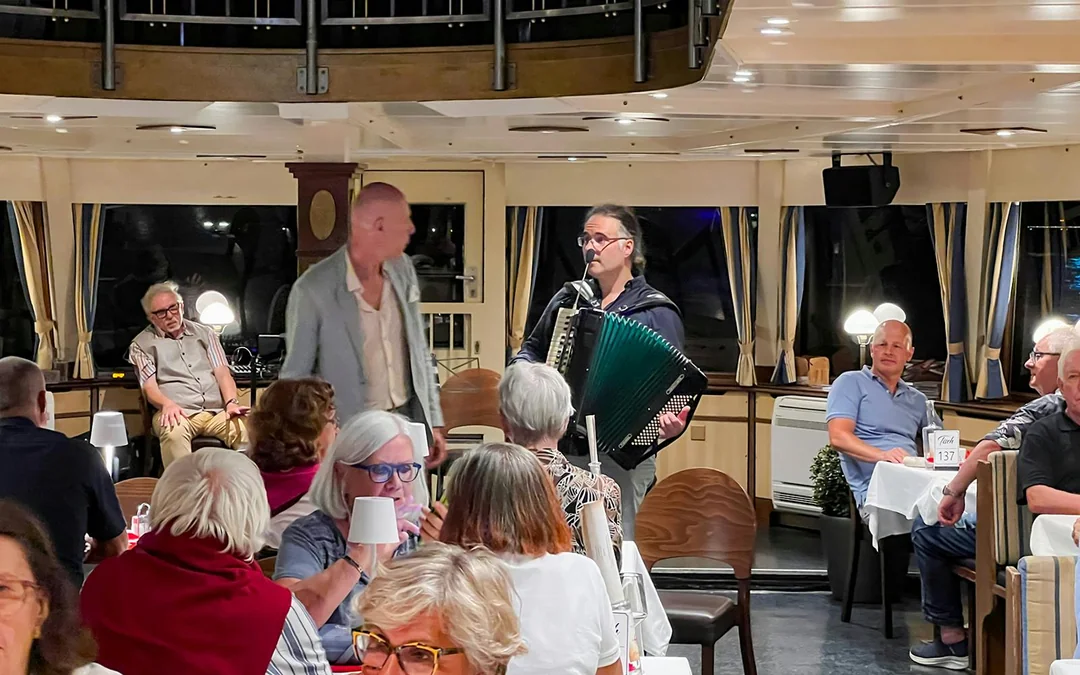 Budapest Danube River Dinner Cruise Image 3