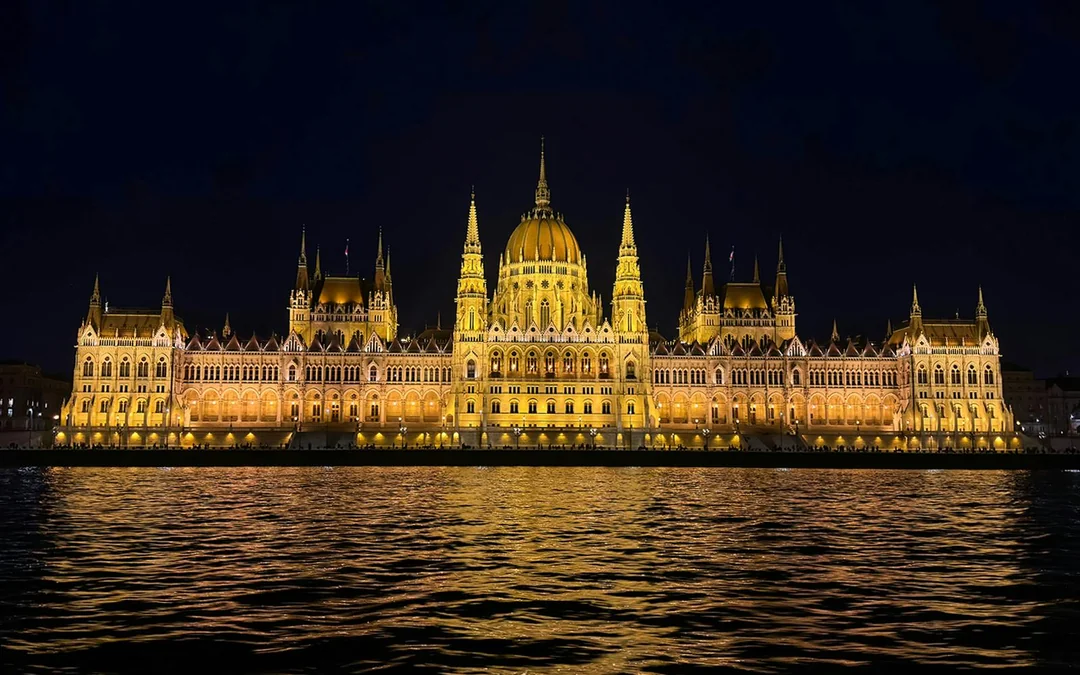 Budapest Danube River Dinner Cruise Image 4