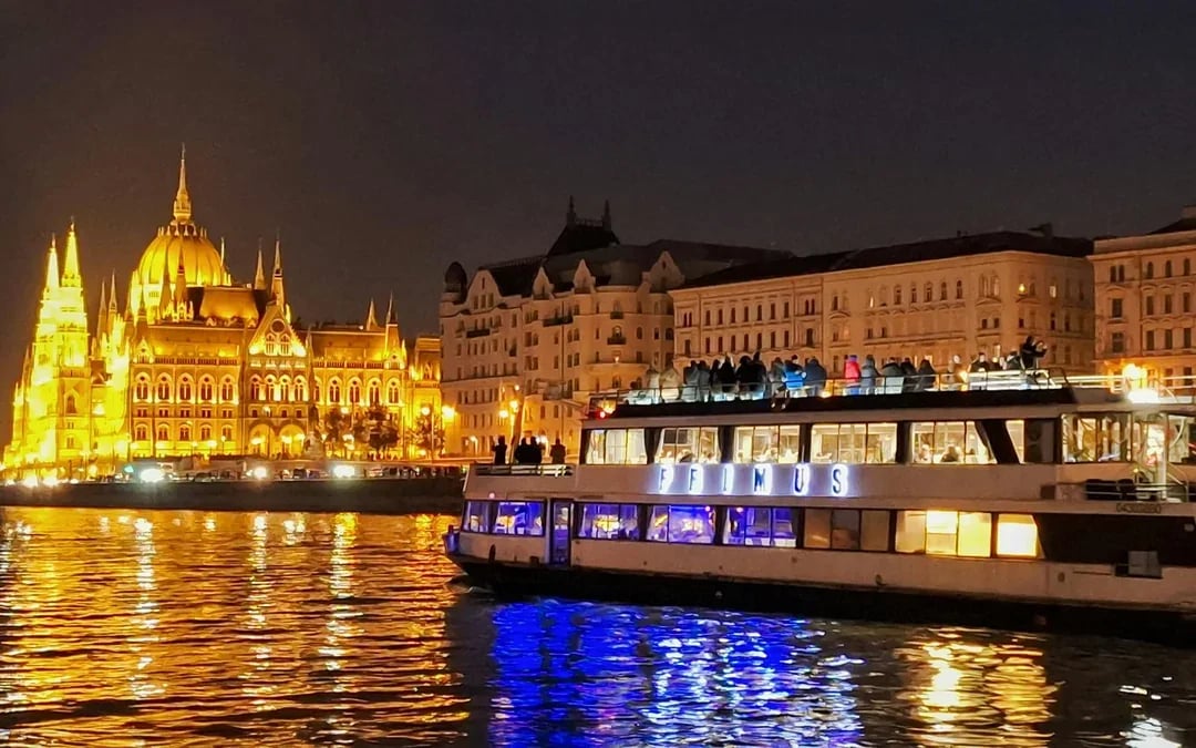 Budapest Danube River Dinner Cruise Image 6