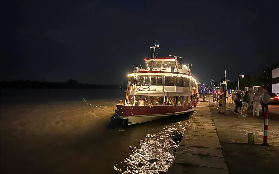 Budapest Danube River Dinner Cruise Image 8