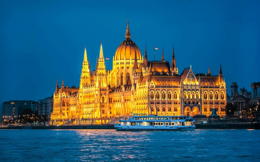 Budapest Danube River Evening Cruise with Unlimited Prosecco Image 1