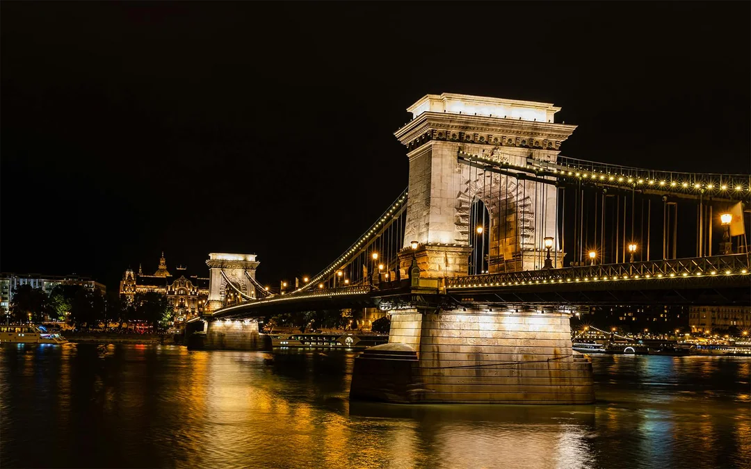 Budapest Danube River Evening Cruise with Unlimited Prosecco Image 5