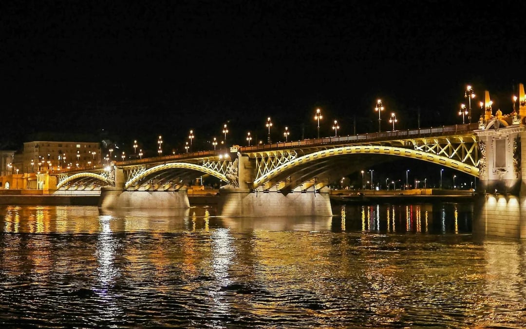 Budapest Danube River Evening Sightseeing Cruise with Optional Drinks Image 7