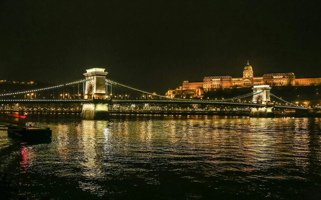 Budapest Danube River Evening Sightseeing Cruise with Optional Drinks Image 8