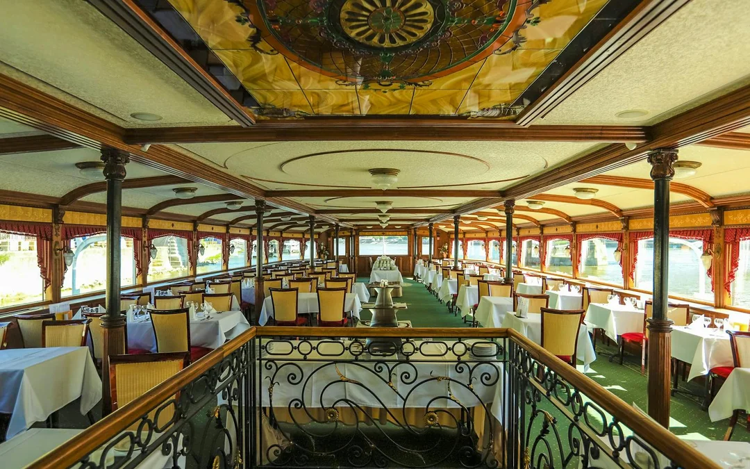 Budapest Danube River Sightseeing Cruise with Brunch & Drinks Image 3
