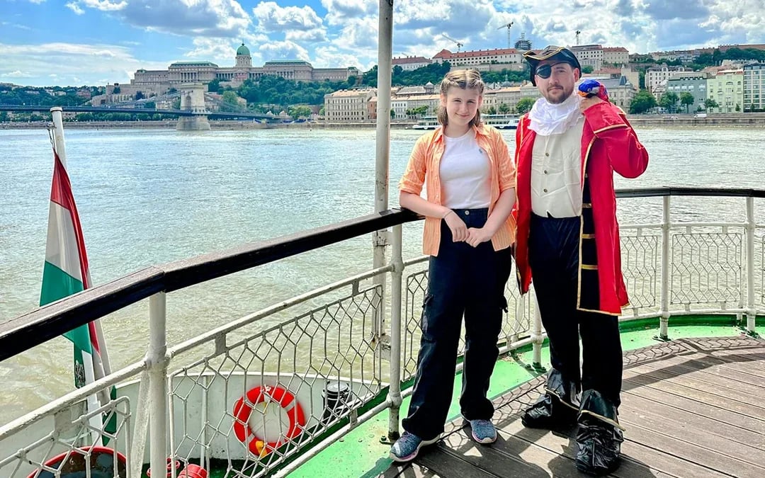 Budapest Danube River Sightseeing Cruise with Brunch & Drinks Image 6