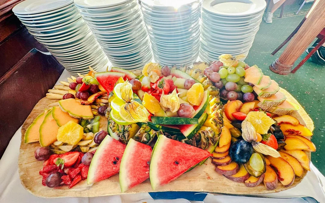 Budapest Danube River Sightseeing Cruise with Brunch & Drinks Image 7